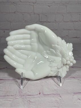 Vintage Westmoreland White Milk Glass Queen Victoria’s Hands Candy Trinket Dish